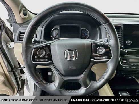 Used 2022 Honda Pilot Touring image 11