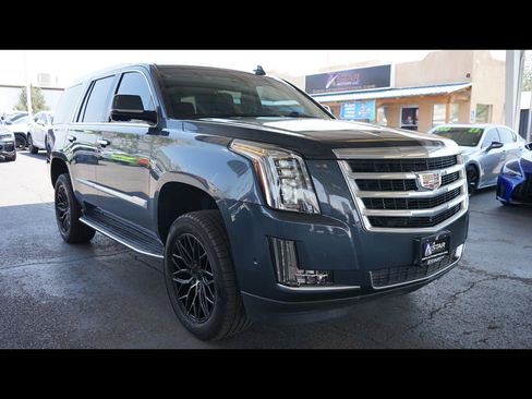 Used 2020 Cadillac Escalade Luxury RWD image 1