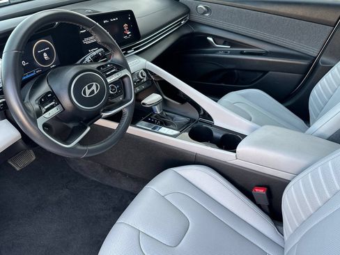 Used 2025 Hyundai Elantra Limited FWD image 12