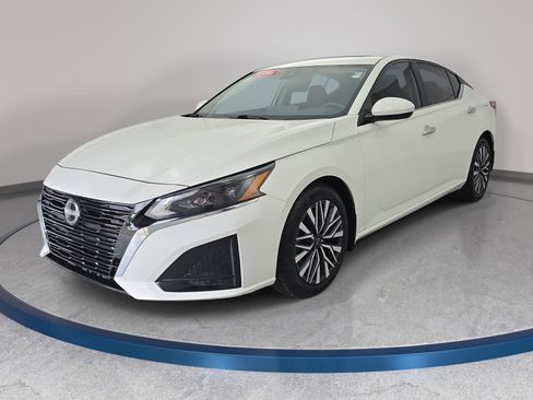 Certified 2023 Nissan Altima 2.5 SV w/ SV Premium Package FWD image 1