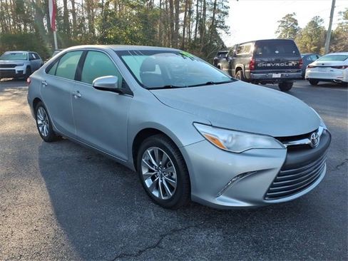 Used 2017 Toyota Camry XLE image 1