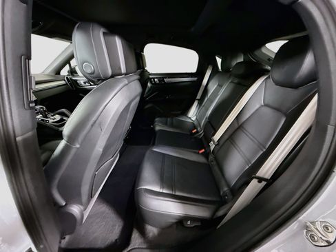 Used 2023 Porsche Cayenne Platinum Edition AWD/4WD image 25