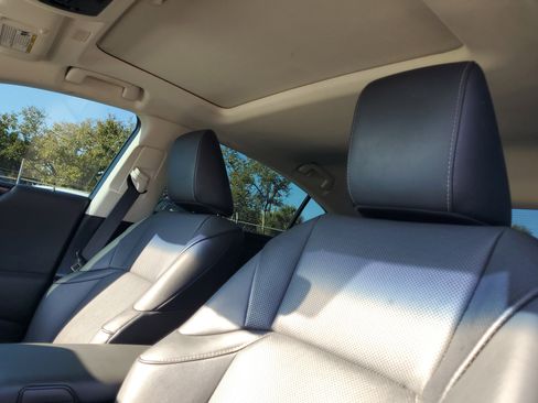 Used 2022 Lexus ES 300h w/ Accessory Package image 22