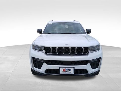 New 2026 Jeep Grand Cherokee L Limited AWD/4WD image 8