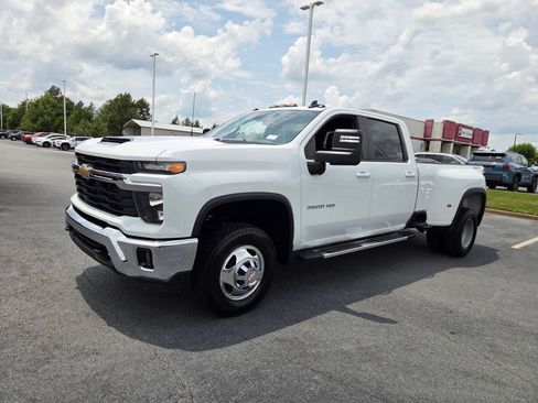 Used 2024 Chevrolet Silverado 3500 LT w/ Safety Package AWD/4WD image 3
