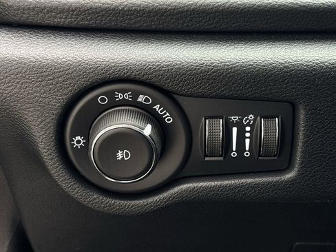 New 2026 Chrysler Pacifica Select image 20