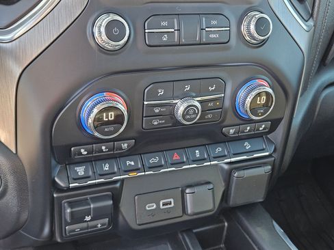 Used 2020 GMC Sierra 3500 Denali w/ Denali Ultimate Package AWD/4WD image 26