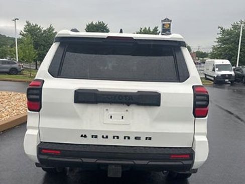 Used 2025 Toyota 4Runner SR5 AWD/4WD image 6