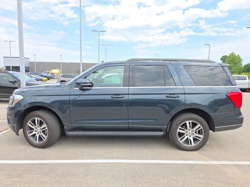 Used 2024 Ford Expedition XLT RWD image 5
