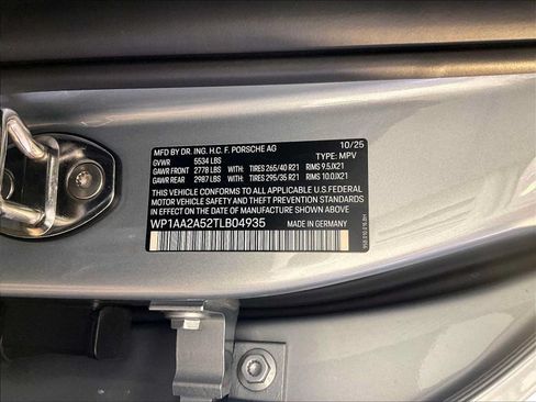 Certified 2026 Porsche Macan AWD/4WD image 36