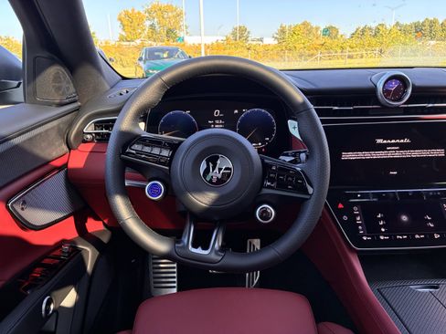 New 2025 Maserati Grecale Modena image 17