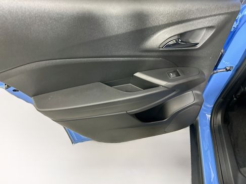 Used 2024 Chevrolet Trax RS FWD image 25
