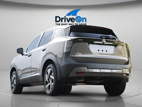 Used 2025 Nissan Kicks SV image 4