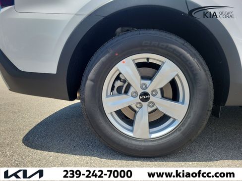 New 2026 Kia Sorento LX FWD image 8