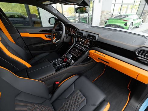 Used 2024 Lamborghini Urus S AWD/4WD image 17