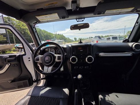 Used 2012 Jeep Wrangler Sahara AWD/4WD image 17