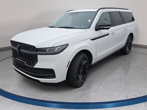 New 2026 Lincoln Navigator L Reserve w/ Jet Appearance Package AWD/4WD image 1