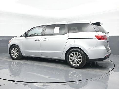 Used 2019 Kia Sedona EX image 7