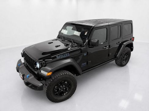 Used 2024 Jeep Wrangler Unlimited AWD/4WD image 10