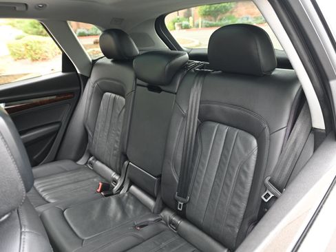 Used 2018 Audi Q5 2.0T Premium Plus w/ Premium Plus Package image 16