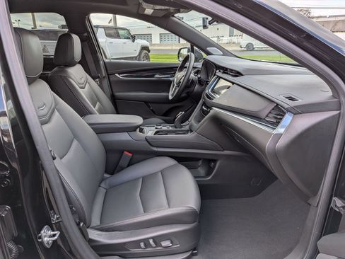 Certified 2025 Cadillac XT5 Premium Luxury AWD/4WD image 28