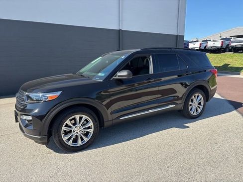 Certified 2024 Ford Explorer XLT w/ Equipment Group 202A AWD/4WD image 5