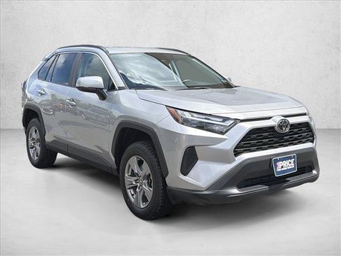 Used 2025 Toyota RAV4 XLE AWD/4WD image 3
