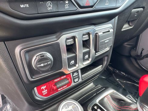 Used 2022 Jeep Wrangler Rubicon w/ LED Lighting Group AWD/4WD image 19