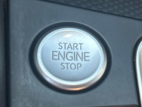 Used 2023 Volkswagen Jetta SE image 40