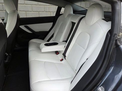 Used 2018 Tesla Model 3 Long Range image 40