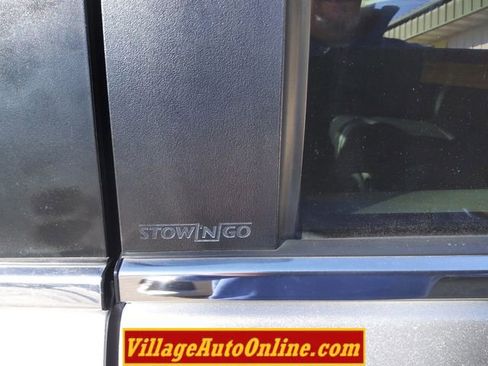 Used 2014 Chrysler Town & Country Touring w/ Trailer Tow Group image 20