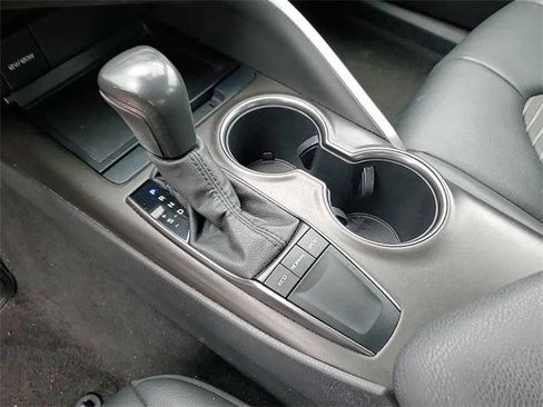 Certified 2022 Toyota Camry SE image 18