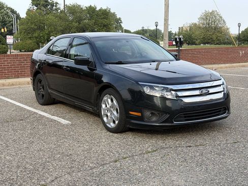 Used 2010 Ford Fusion SE FWD image 3