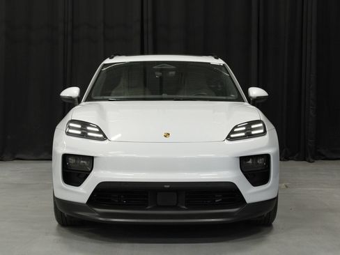 Certified 2025 Porsche Macan Electric RWD image 8