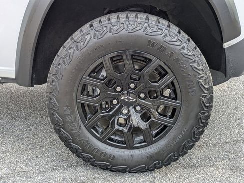 Certified 2024 Chevrolet Colorado Trail Boss w/ Technology Package image 13