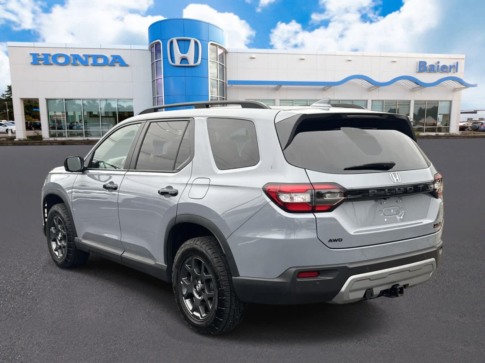 Used 2025 Honda Pilot TrailSport image 3