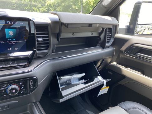 Used 2024 Chevrolet Silverado 2500 ZR2 w/ Technology Package AWD/4WD image 33