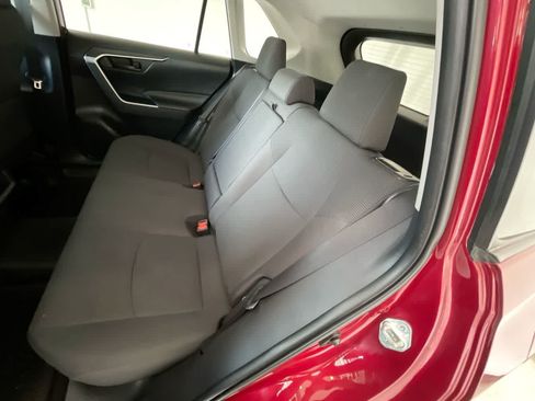 Used 2019 Toyota RAV4 LE AWD/4WD image 22