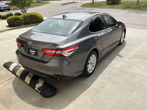 Used 2019 Toyota Camry LE image 9
