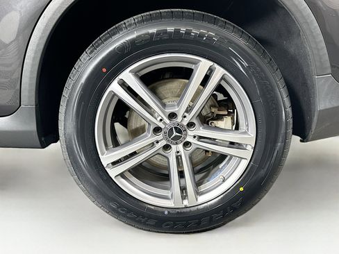 Used 2021 Mercedes-Benz GLC 300 4MATIC image 11