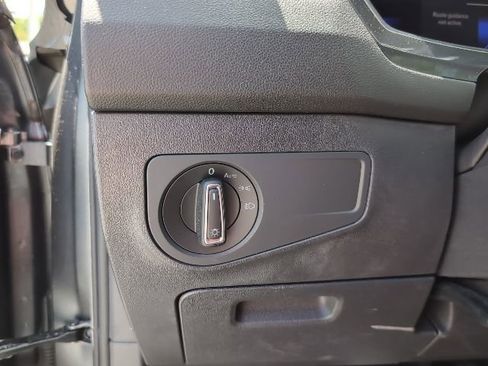 Used 2023 Volkswagen Tiguan SE image 24