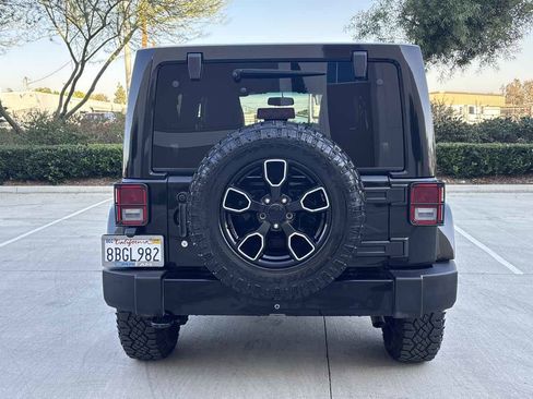 Used 2018 Jeep Wrangler Unlimited Sahara image 4