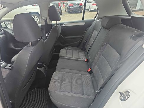 Used 2010 Volkswagen Golf 4-Door image 12
