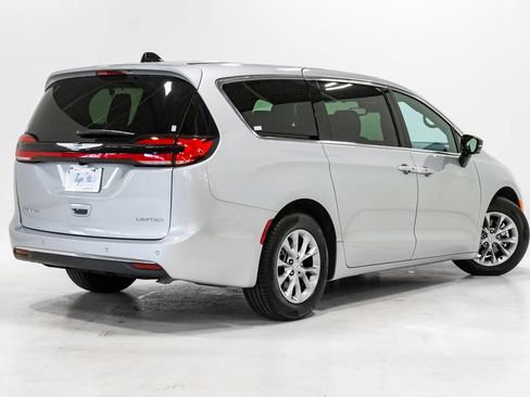 New 2026 Chrysler Pacifica Limited w/ Uconnect Theater Family Group FWD image 27