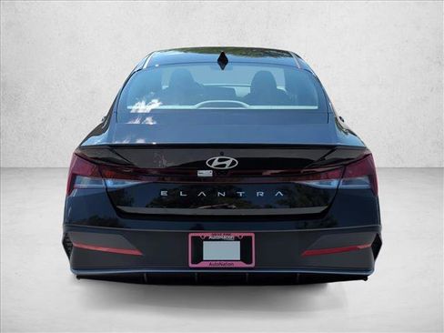 New 2026 Hyundai Elantra SE FWD image 8