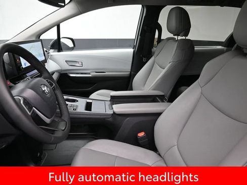 Used 2026 Toyota Sienna XLE AWD/4WD image 13