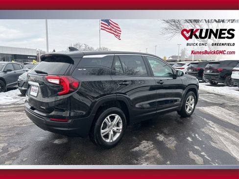 Used 2024 GMC Terrain SLE image 5