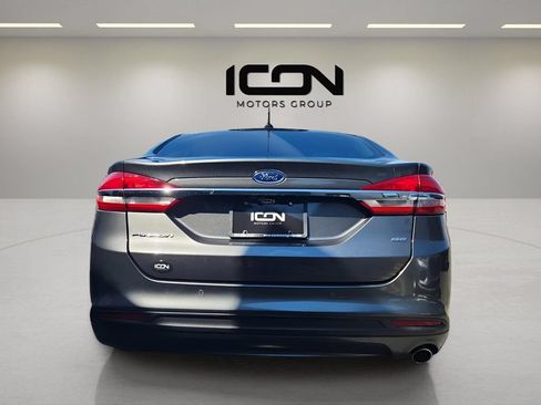 Used 2017 Ford Fusion SE w/ Fusion SE Technology Package FWD image 8