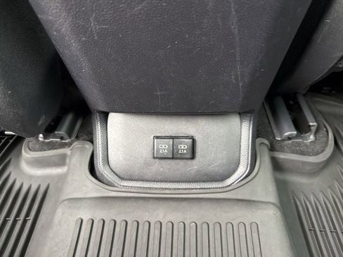 Used 2020 Toyota Highlander XLE AWD/4WD image 20