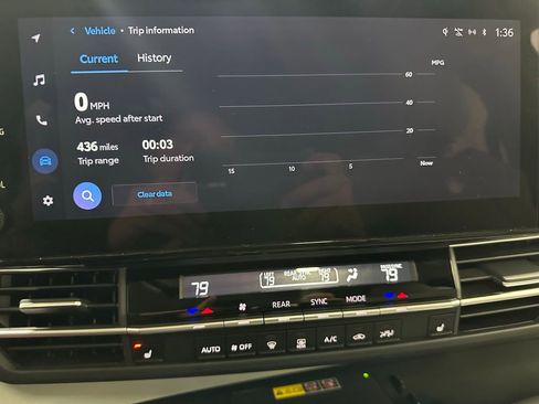 Used 2025 Toyota Sienna XLE image 34